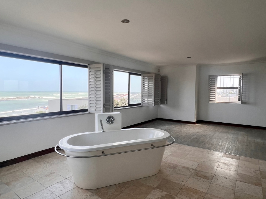 4 Bedroom Property for Sale in Bloubergstrand Western Cape